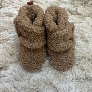 Baby Sherpa booties